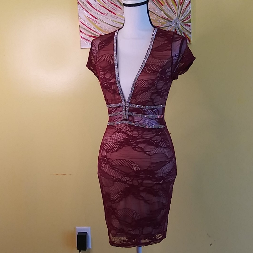 Kimcine Burgundy/Cream Lace Dress Size: Small